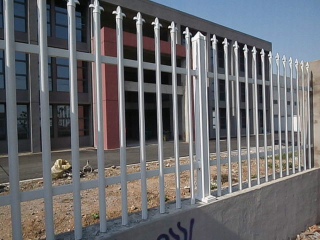 個性定制，堅固美觀 金壇市城東藍港裝飾材料廠鋁合金護欄全解析